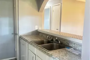 1051 Country Club Dr, Seguin, TX 78155 - Photo 6