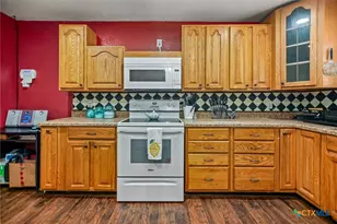 1715 Algee St, Port Lavaca, TX 77979 - Photo 6