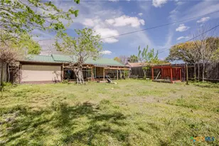 2203 E Trinity St, Victoria, TX 77901 - Photo 16