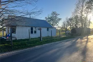 37 Hannessee Rd, Cuero, TX 77954 - Photo 2