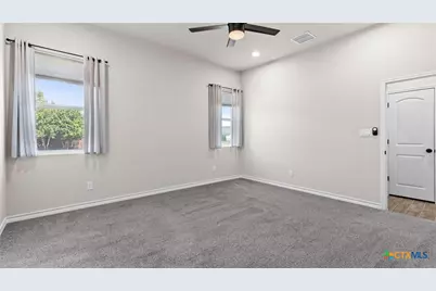 8511 Ventura Boulevard, Selma, TX 78154 - Photo 14