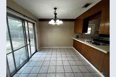 1004 Hillyer Street, San Marcos, TX 78666 - Photo 2