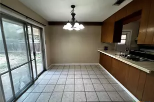 1004 Hillyer St, San Marcos, TX 78666 - Photo 2