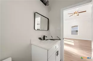 214 Spindletop St, Gatesville, TX 76528 - Photo 16