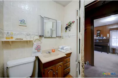 1631 E Fannin Street, Luling, TX 78648 - Photo 22