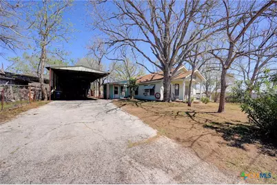 1631 E Fannin Street, Luling, TX 78648 - Photo 2