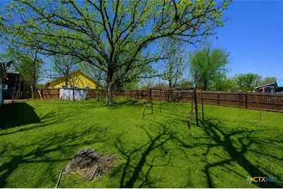 1631 E Fannin Street, Luling, TX 78648 - Photo 26