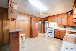 1631 E Fannin St, Luling, TX 78648 - Photo 8