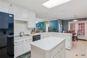 306 Cherrystone Cir, Victoria, TX 77904 - Photo 14