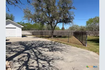 603 Oakway Street, Victoria, TX 77905 - Photo 6