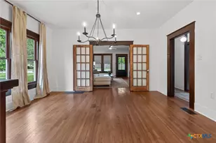 1042 SW Cross St, New Braunfels, TX 78130 - Photo 6