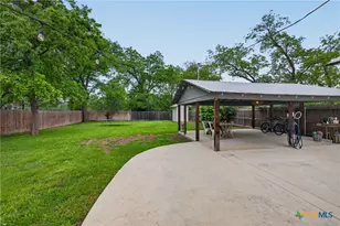 1042 SW Cross St, New Braunfels, TX 78130 - Photo 28