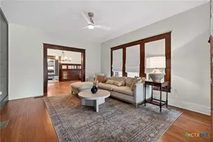 1042 SW Cross St, New Braunfels, TX 78130 - Photo 2