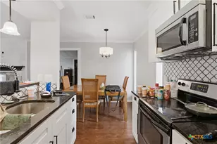 1051 Country Club Dr, Seguin, TX 78155 - Photo 10