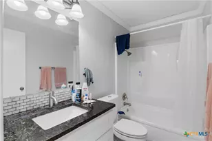 1051 Country Club Dr, Seguin, TX 78155 - Photo 18