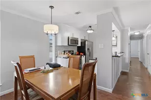 1051 Country Club Dr, Seguin, TX 78155 - Photo 8