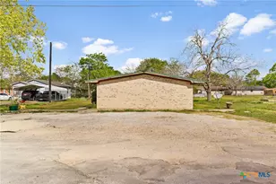 502 E Heard St, Ganado, TX 77962 - Photo 4