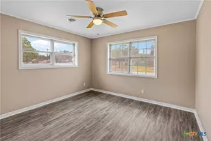 2512 E Airline Rd, Victoria, TX 77901 - Photo 16