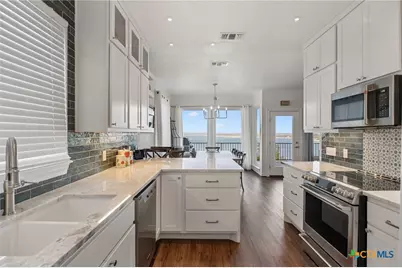 382 Kings Crown, Canyon Lake, TX 78133 - Photo 10