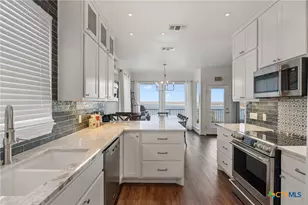 382 Kings Crown, Canyon Lake, TX 78133 - Photo 10