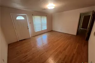 1324 N 60th St, Waco, TX 76710 - Photo 2