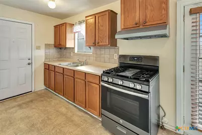 1907 Pleasant Green Drive, Victoria, TX 77901 - Photo 4