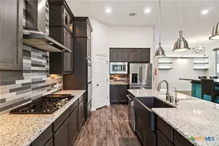 988 Carriage Loop, New Braunfels, TX 78132 - Photo 4