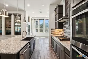 988 Carriage Loop, New Braunfels, TX 78132 - Photo 6