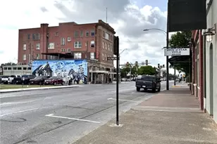 103 W Walnut St, Seguin, TX 78155 - Photo 16