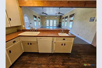 4821 Fm 467, Seguin, TX 78155 - Photo 32