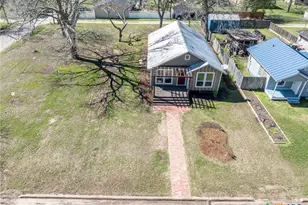 403 W French St, Cuero, TX 77954 - Photo 22