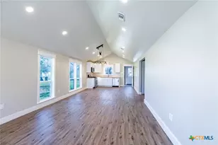 403 W French St, Cuero, TX 77954 - Photo 6