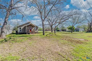 403 W French St, Cuero, TX 77954 - Photo 20