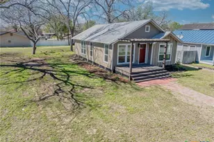 403 W French St, Cuero, TX 77954 - Photo 24