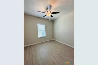 516 Hudson St, Seguin, TX 78155 - Photo 8