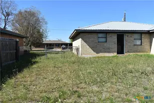 304 Meadow Dr, Marion, TX 78124 - Photo 4