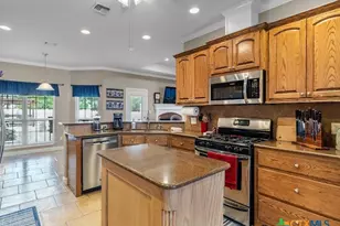 602 Basswood St, Victoria, TX 77904 - Photo 12