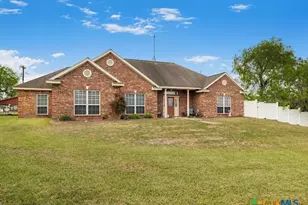 602 Basswood St, Victoria, TX 77904 - Photo 1