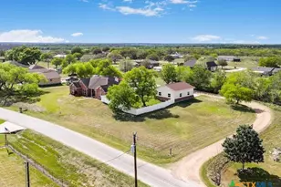 602 Basswood St, Victoria, TX 77904 - Photo 36