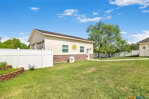 602 Basswood St, Victoria, TX 77904 - Photo 32