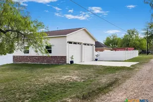 602 Basswood St, Victoria, TX 77904 - Photo 42