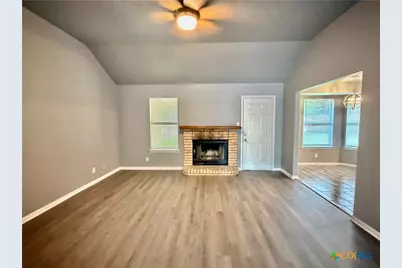 7 S Bobcat Court, Morgans Point Resort, TX 76513 - Photo 4