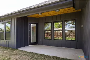 1105 W 1st St, Lampasas, TX 76550 - Photo 30