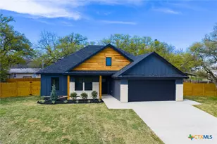 1105 W 1st St, Lampasas, TX 76550 - Photo 1