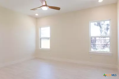 1105 W 1st Street, Lampasas, TX 76550 - Photo 20