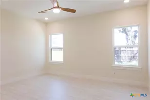 1105 W 1st St, Lampasas, TX 76550 - Photo 20