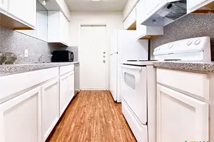 111 Hughson Ct, San Marcos, TX 78666 - Photo 8