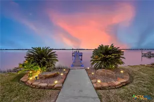 792 W Bayshore Dr, Palacios, TX 77465 - Photo 2