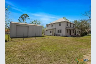 205 Hubbard Street, Yoakum, TX 77995 - Photo 1
