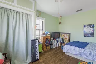 205 Hubbard St, Yoakum, TX 77995 - Photo 18